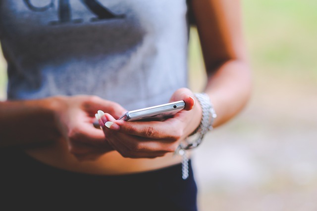 The Biggest Messaging Mistakes Women Make on Affair Sites